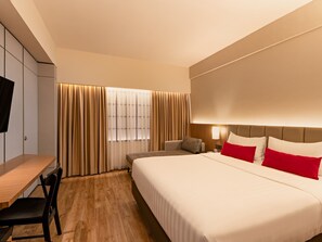 Superior - A Double | In-room safe, desk, laptop workspace, blackout drapes