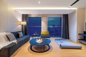 Télévision LCD, lecteur de DVD, station d'accueil iPod