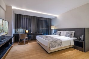 Studio Executive | Két bảo mật tại phòng, bàn, phòng cách âm, bàn ủi/dụng cụ ủi quần áo 