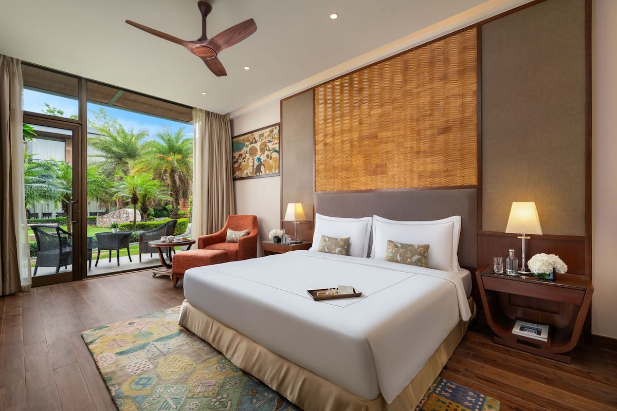 Luxury Room Courtyard View with Sit Out - King Bed