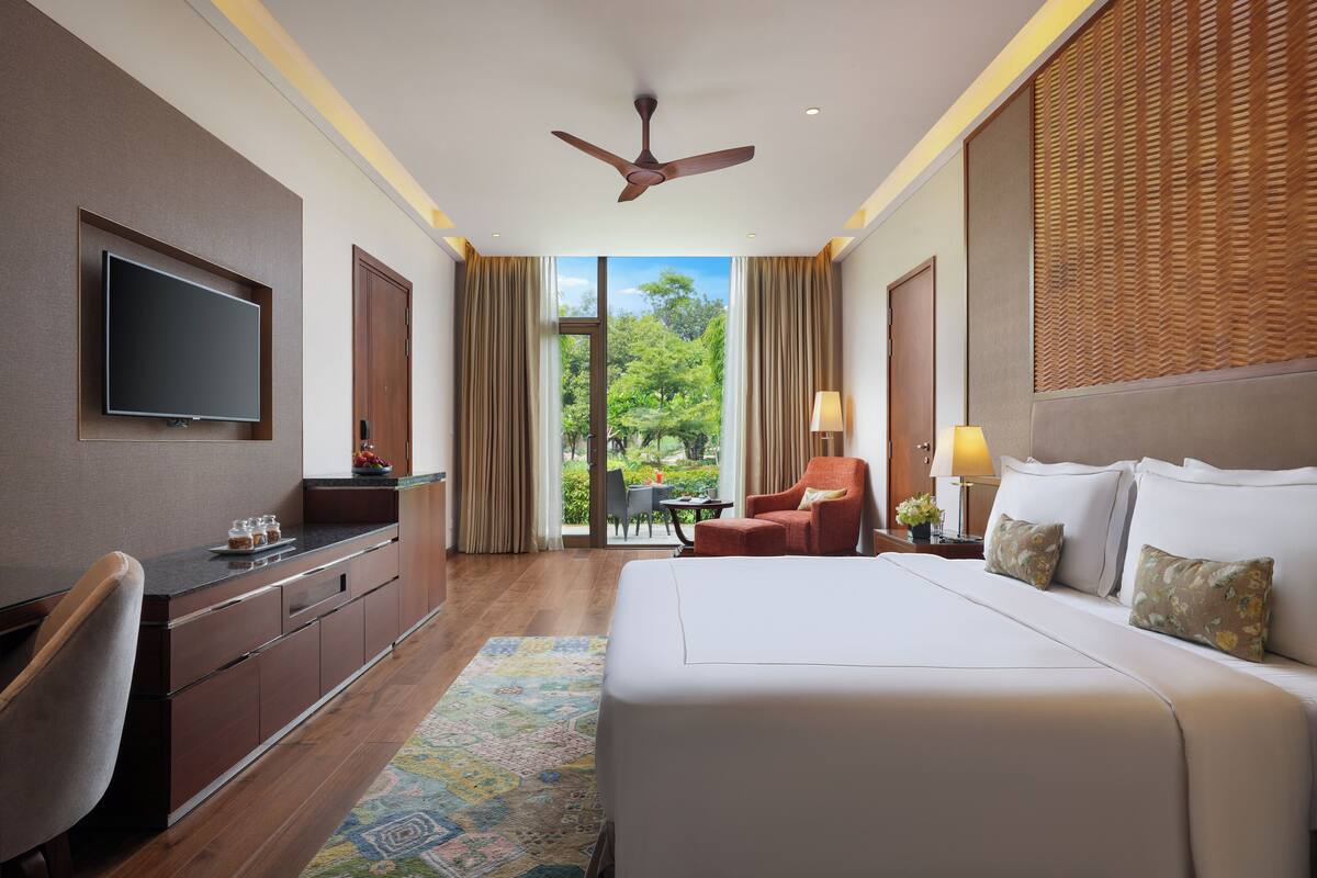 Minibar, in-room safe, desk, blackout curtains
