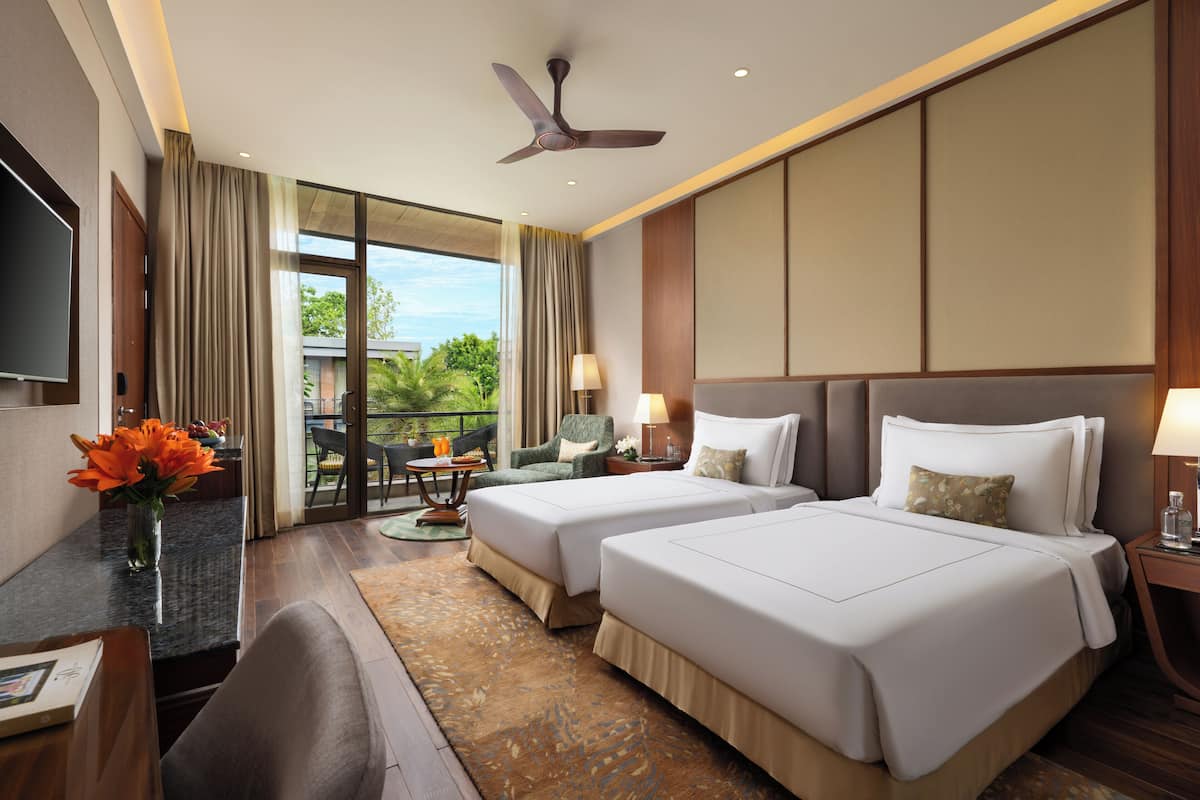 Luxury Room Courtyard View with Balcony - Twin Bed