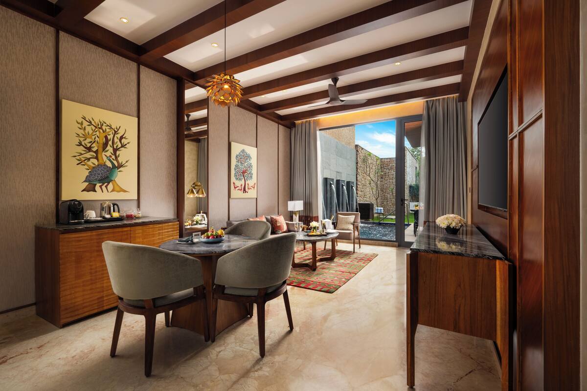 luxury villa (grand, plunge pool) | minibar, in-room safe, desk, blackout curtains