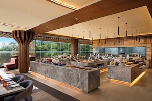 Café da manhã com buffet todos os dias (INR 1475 por pessoa)