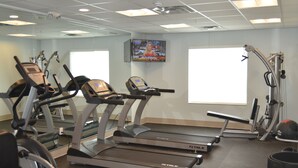 A gym with treadmills, a stationary bike, and a weight machine. - Holiday Inn Express & Suites Springville-South Provo Area by IHG (Springville)