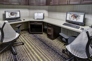 Business center - Hampton Inn & Suites Ada (Ada)
