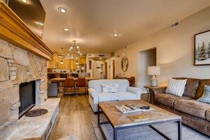 Classic Condo, 3 Bedrooms | Living area