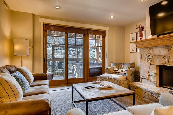 Classic Condo, 3 Bedrooms | Living area