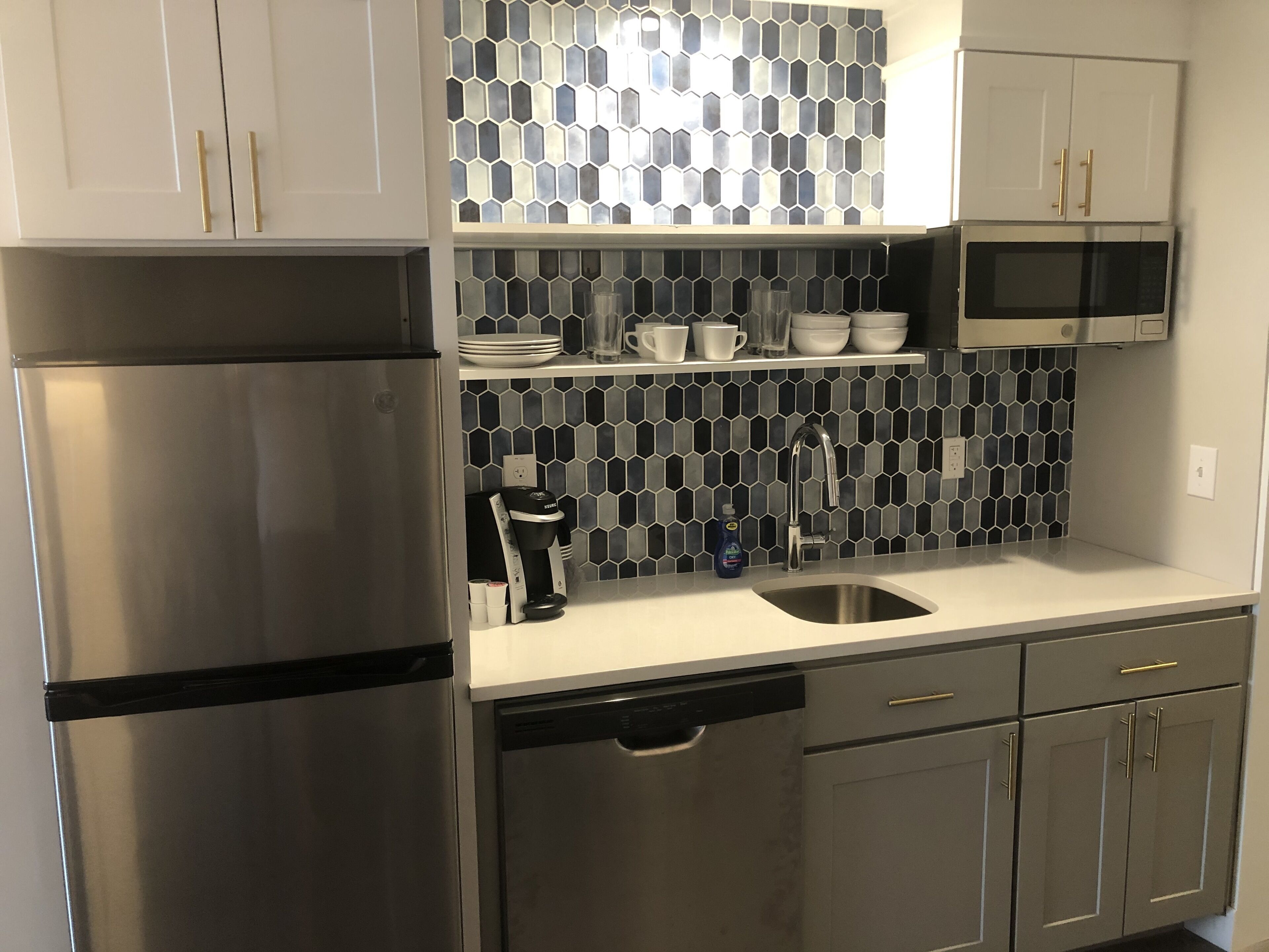 fridge, microwave, dishwasher, coffee/tea maker