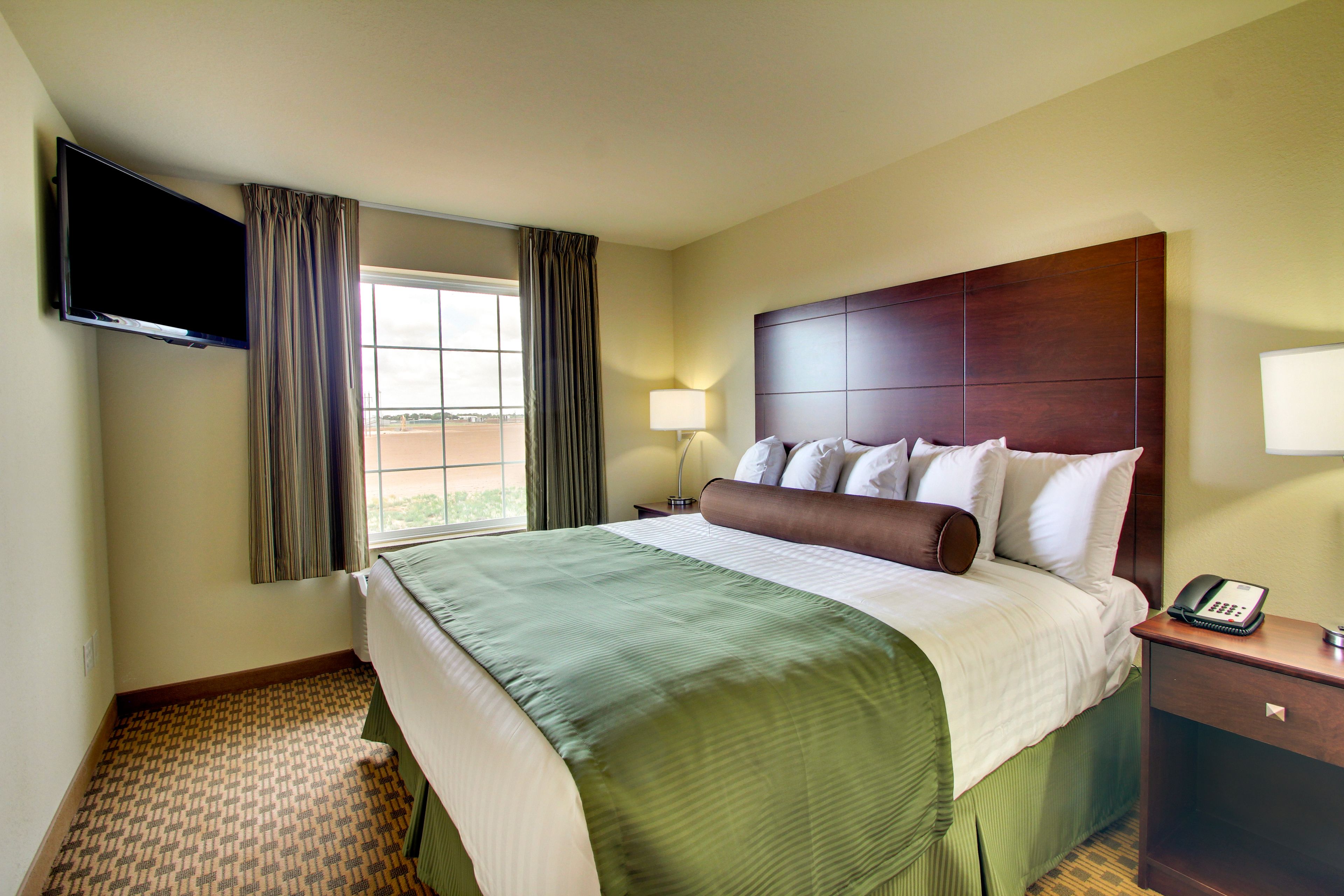 Standard Room, 1 King Bed | Desk, laptop workspace, iron/ironing board, free WiFi