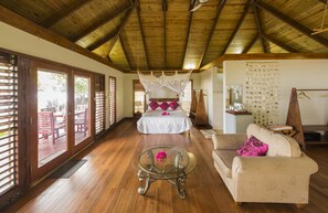 Down comforters, in-room safe, blackout drapes, soundproofing - deVos - The Private Residence (Korolevu)