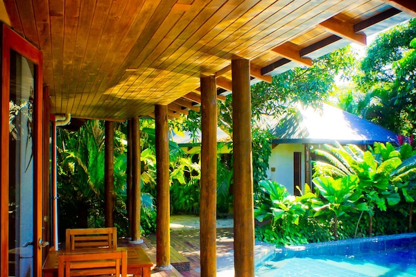 Pintu masuk properti