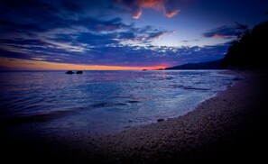 Front of property - evening/night - deVos - The Private Residence (Korolevu)