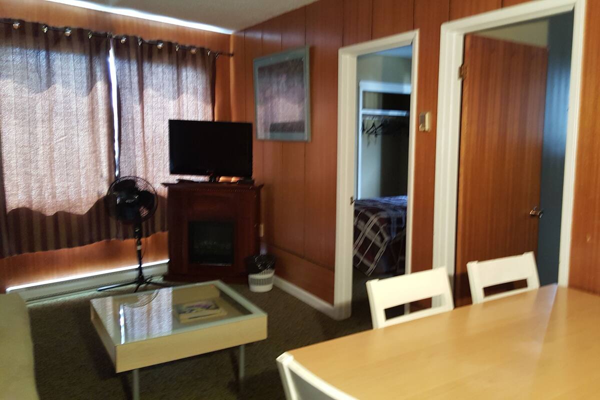 Suite, 2 Bedrooms, Kitchen | In-room dining