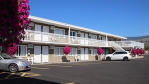 Exterior - Plaza Motel (Penticton)