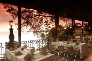 2 restaurants; breakfast, lunch, and dinner served - Aska Bayview Resort – All Inclusive (Alanya)