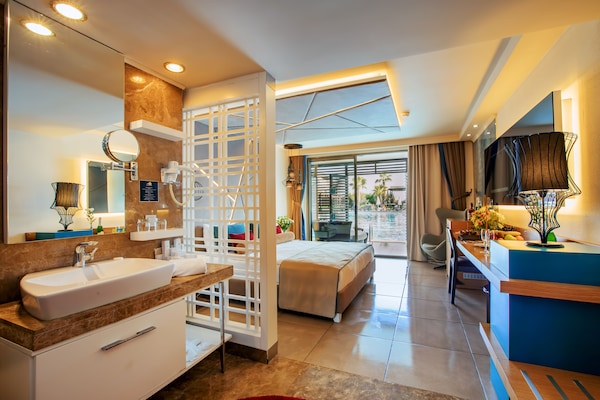 Ropa de cama de alta calidad y minibar con artículos gratuitos