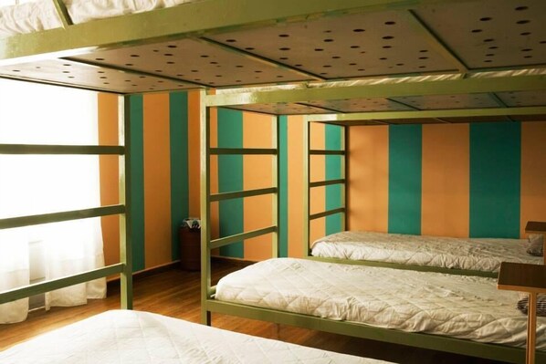 In-room safe, WiFi (free)