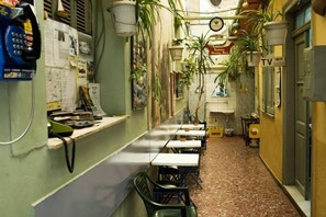 Terrace/patio - Pagration Youth Hostel (Athens)