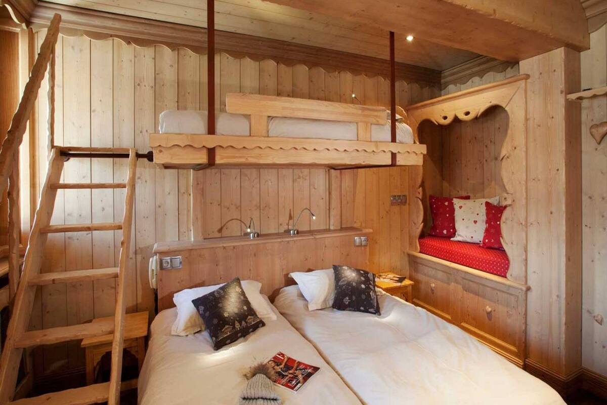 Standard Double Room | In-room safe, cribs (free), WiFi (free)