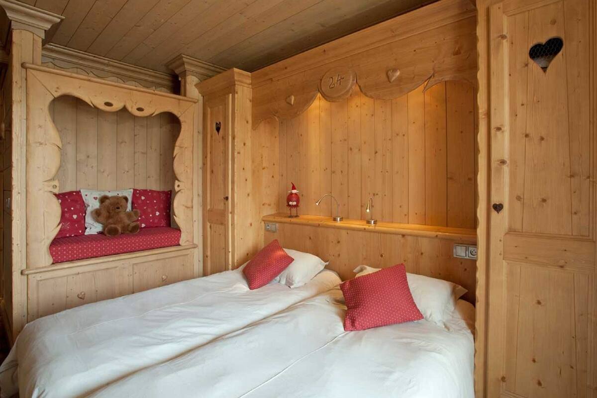 Superior Double Room | In-room safe, cribs (free), WiFi (free)