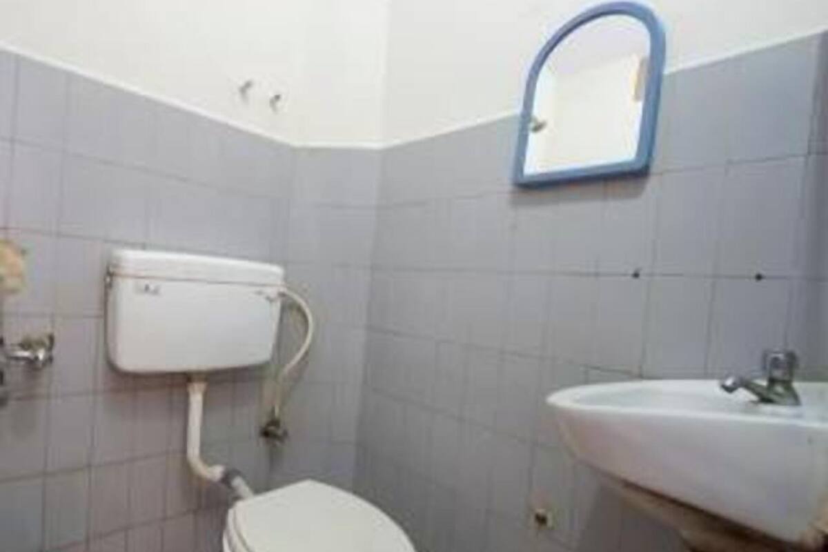 Duschwanne, Regendusche, kostenlose Toilettenartikel, Haartrockner