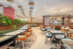 4 restaurants; breakfast, lunch and dinner served  - Greenwood Kemer Resort (Kemer)