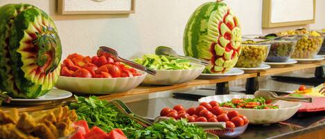 Desayuno (TRY 35 por persona)