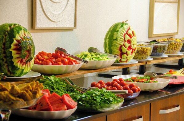 供应早餐（每人 TRY 35）