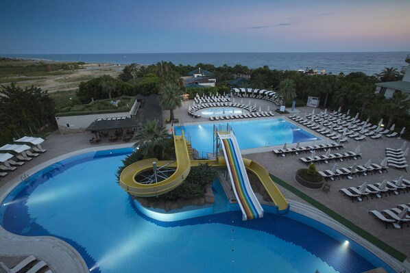 Indoor pool, outdoor pool, pool umbrellas, sun loungers - Washington Resort Hotel - All Inclusive (Manavgat)