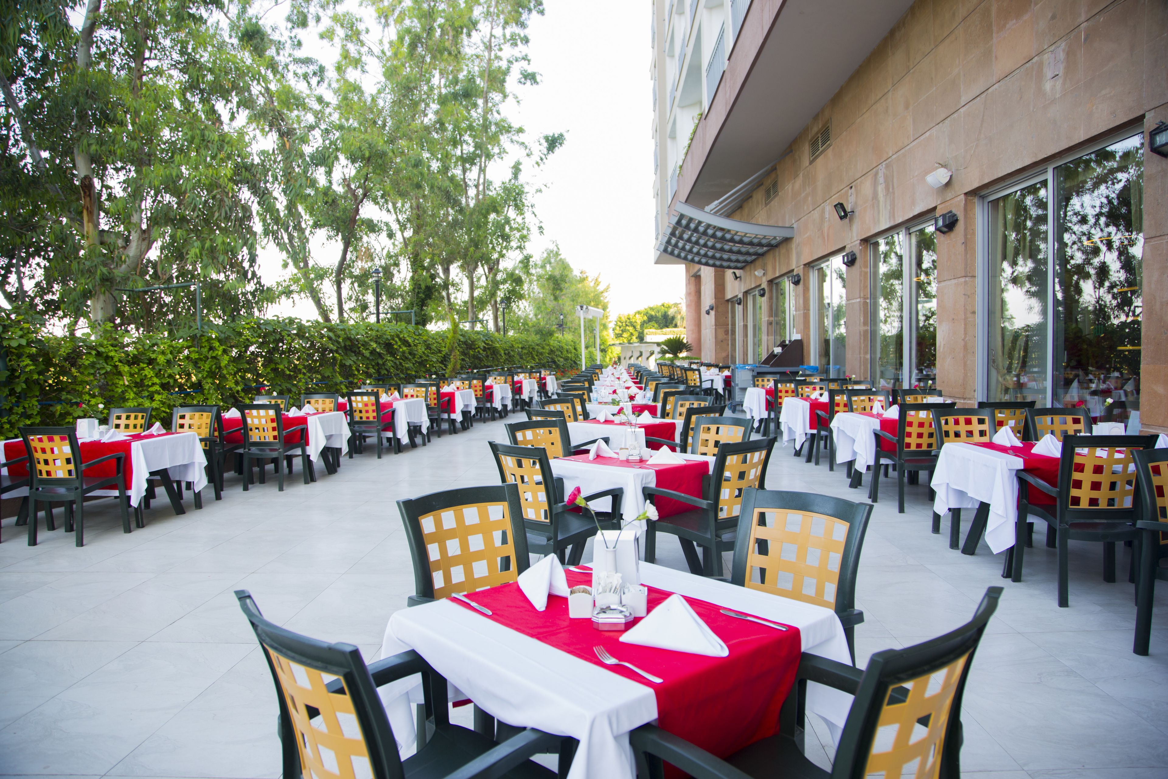 Här finns 3 restauranger som serverar frukost.