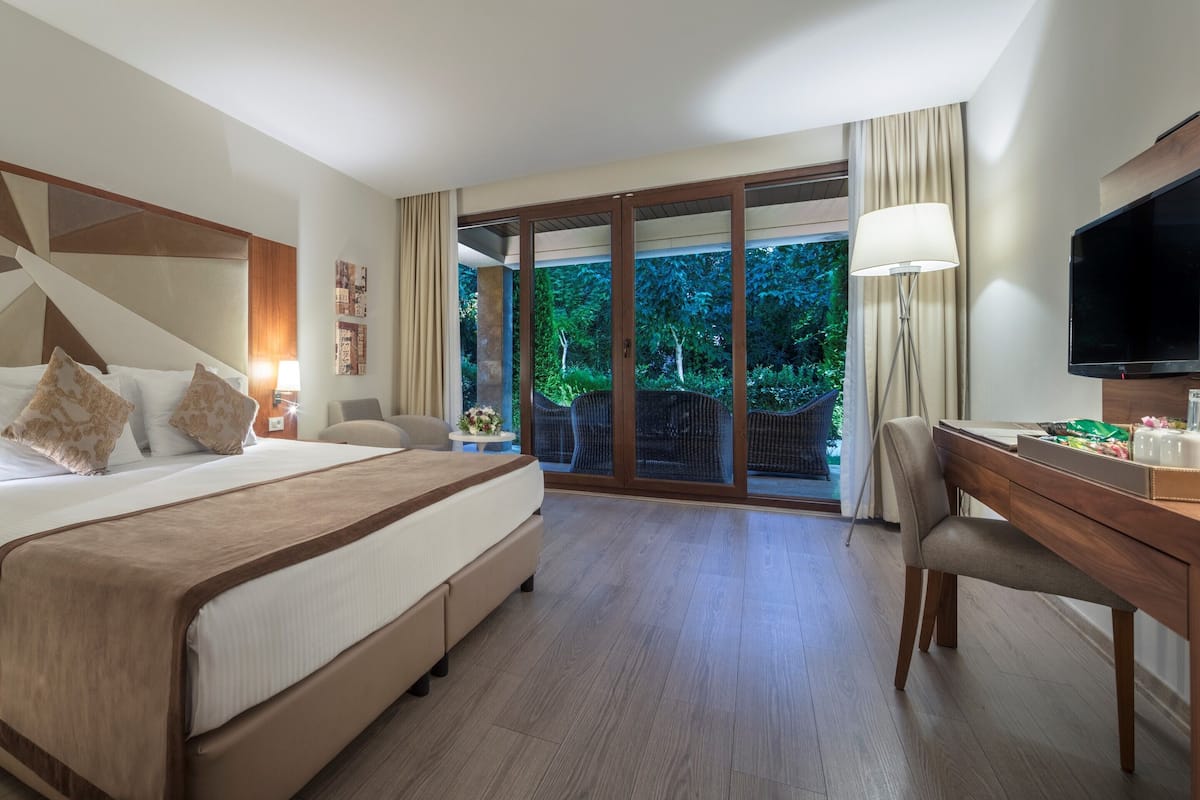 Lagoon Family Suite with One Bathroom