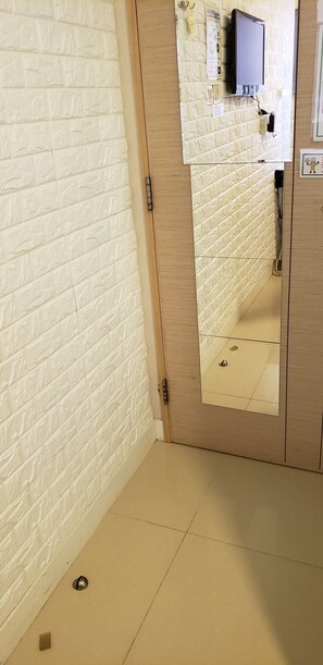 Laptop workspace, free WiFi - Sunrise International - Boutique Hostel (Kowloon)