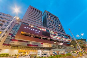 Fassade der Unterkunft – Abend/Nacht