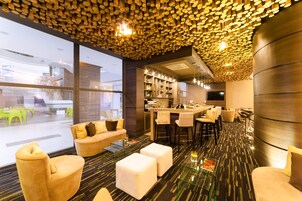 Θέα στην πισίνα, προσφέρει μεσημεριανό και βραδινό