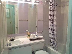 Bathroom - Oxford Furnished Apartments, Mississauga (Mississauga)