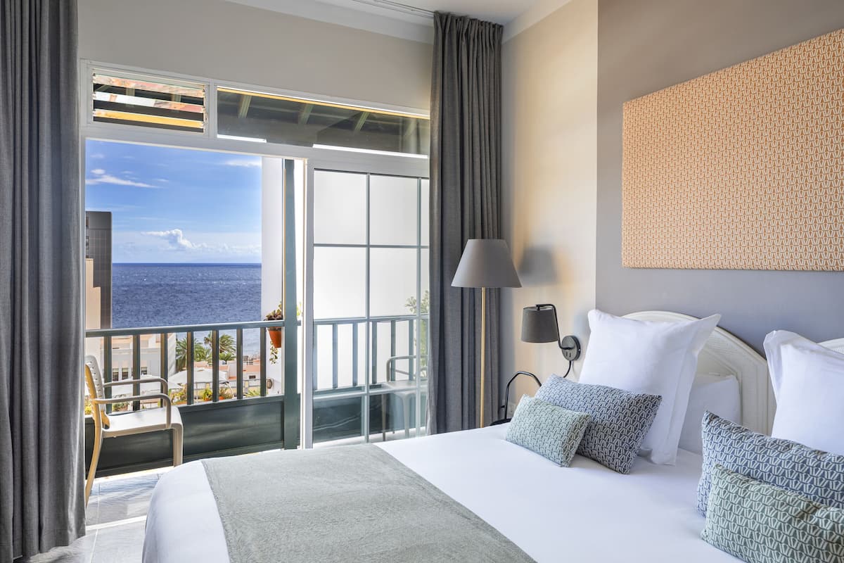 superior double or twin room, sea view | 1 bedroom, in-room safe, free wifi