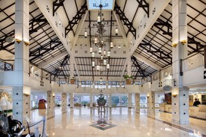 Lobby - Royal Hotel and Villa Batu (Batu)