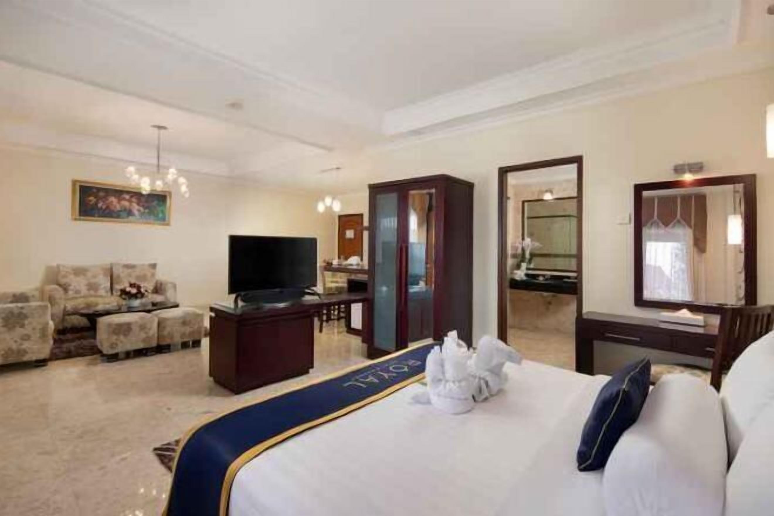 Minibar, in-room safe, soundproofing, free WiFi