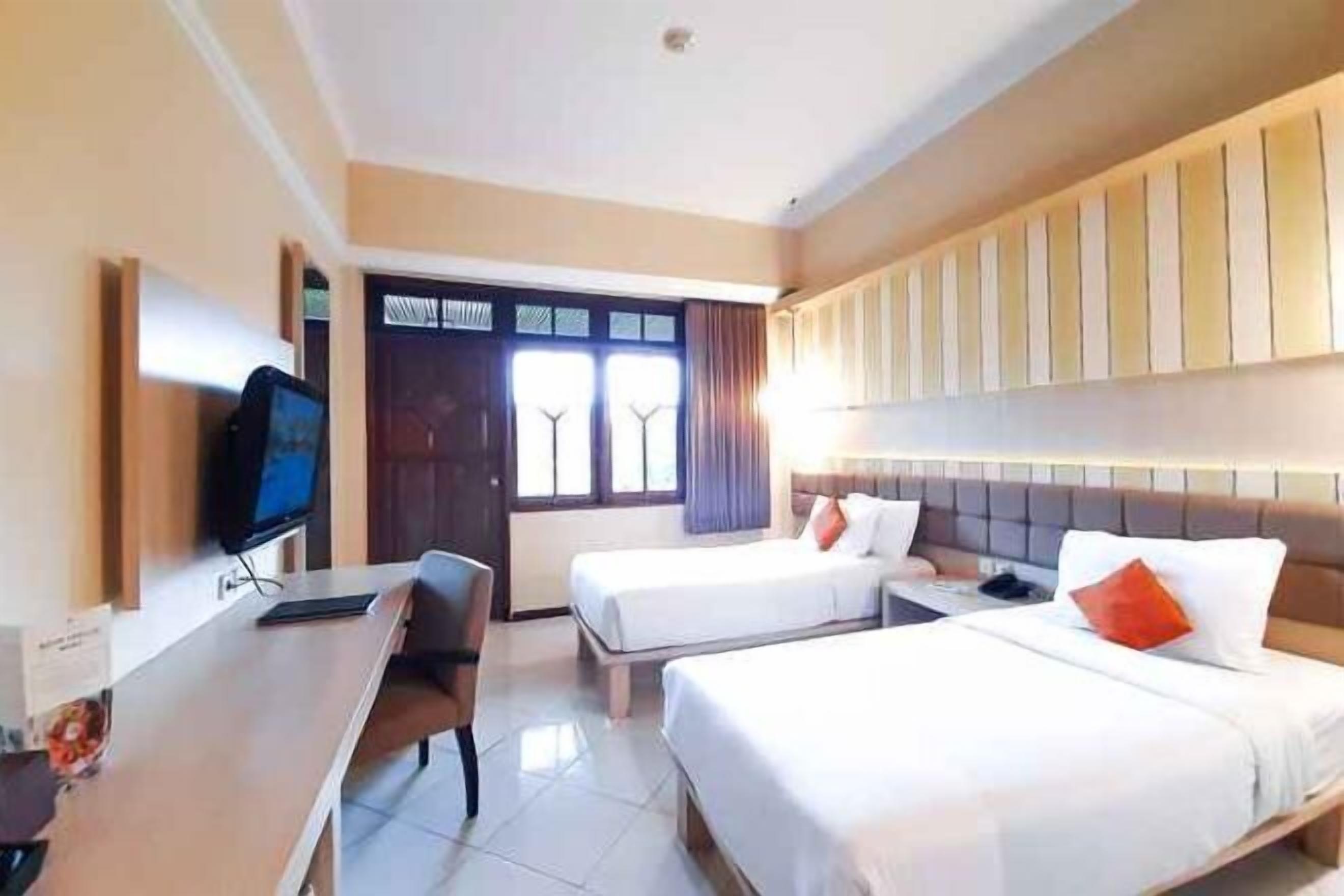 Minibar, in-room safe, soundproofing, free WiFi