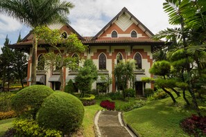 Courtyard - Royal Hotel and Villa Batu (Batu)