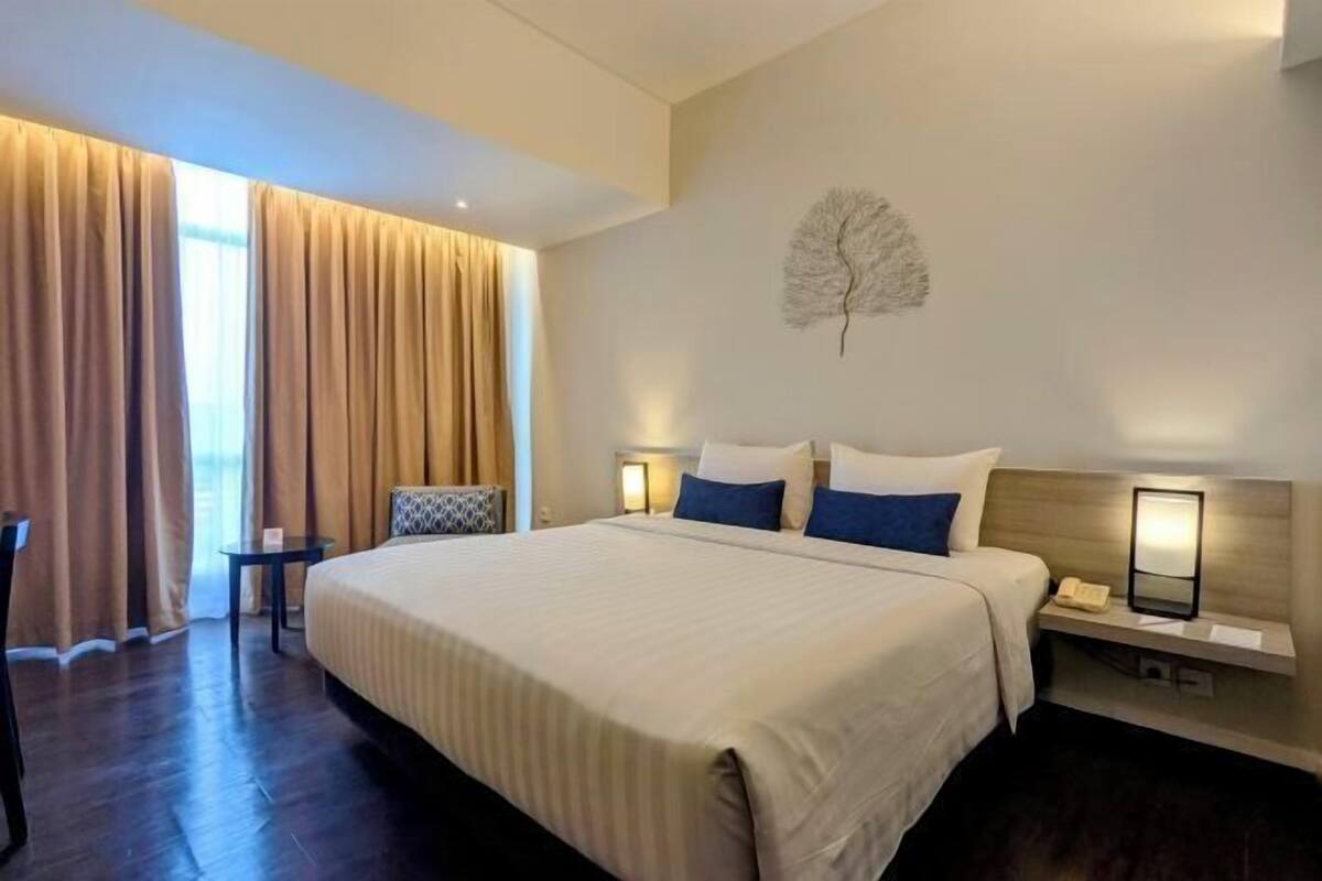 Premium bedding, minibar, in-room safe, desk