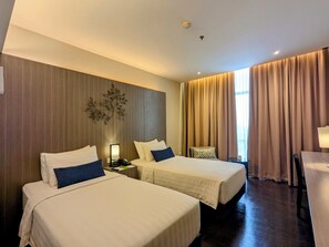 Deluxe Twin Room | Premium bedding, minibar, in-room safe, desk - Grand Zuri Jababeka - Cikarang (Cikarang)