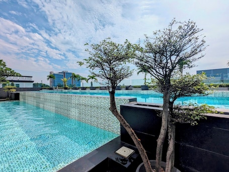 Outdoor pool, open 7:00 AM to 8:00 PM, pool umbrellas