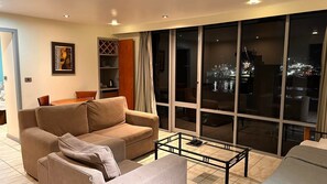 Executive Suite | Living area