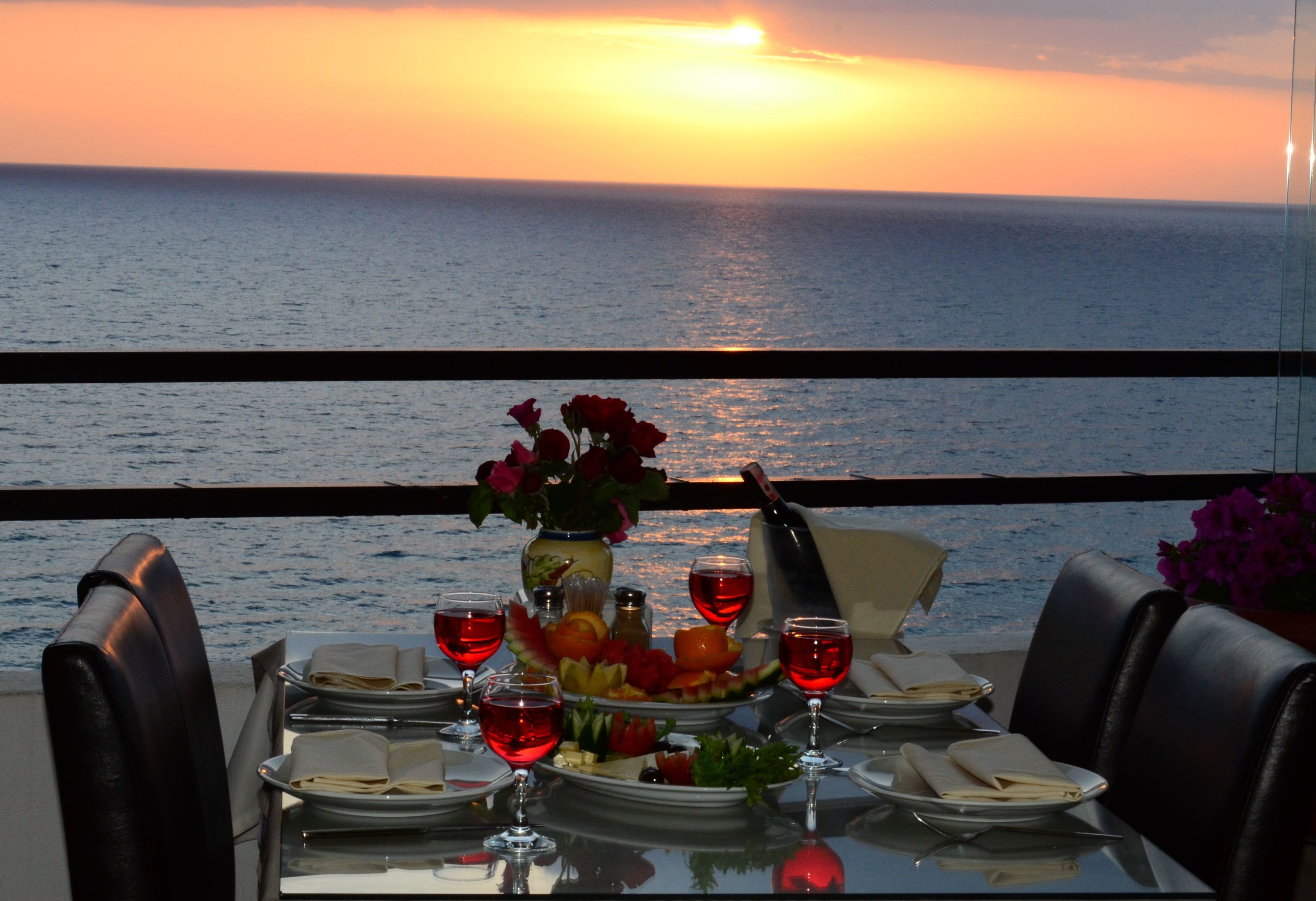 2 restaurants, breakfast, lunch, dinner served; Turkish cuisine