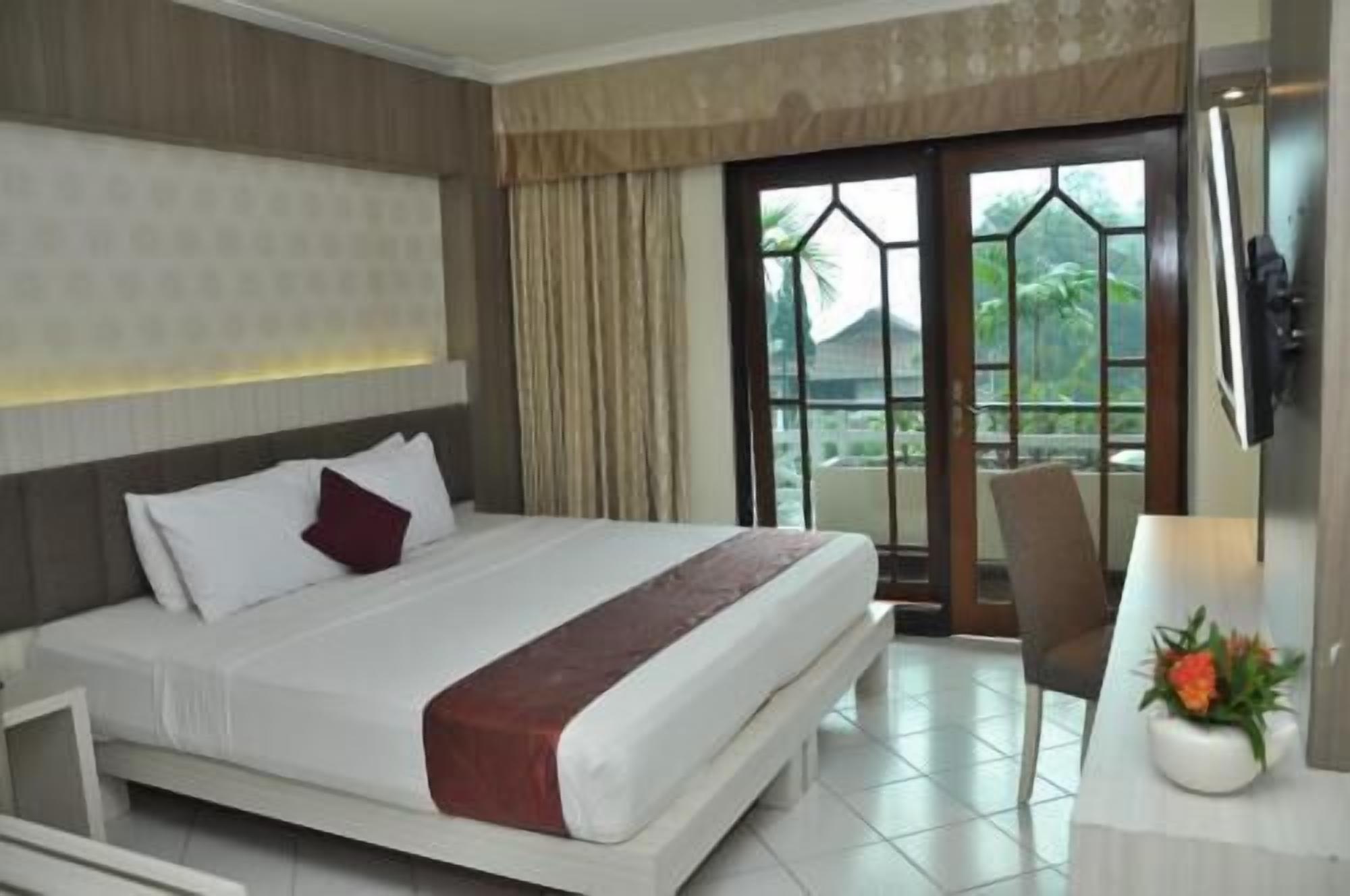 Minibar, in-room safe, desk, soundproofing