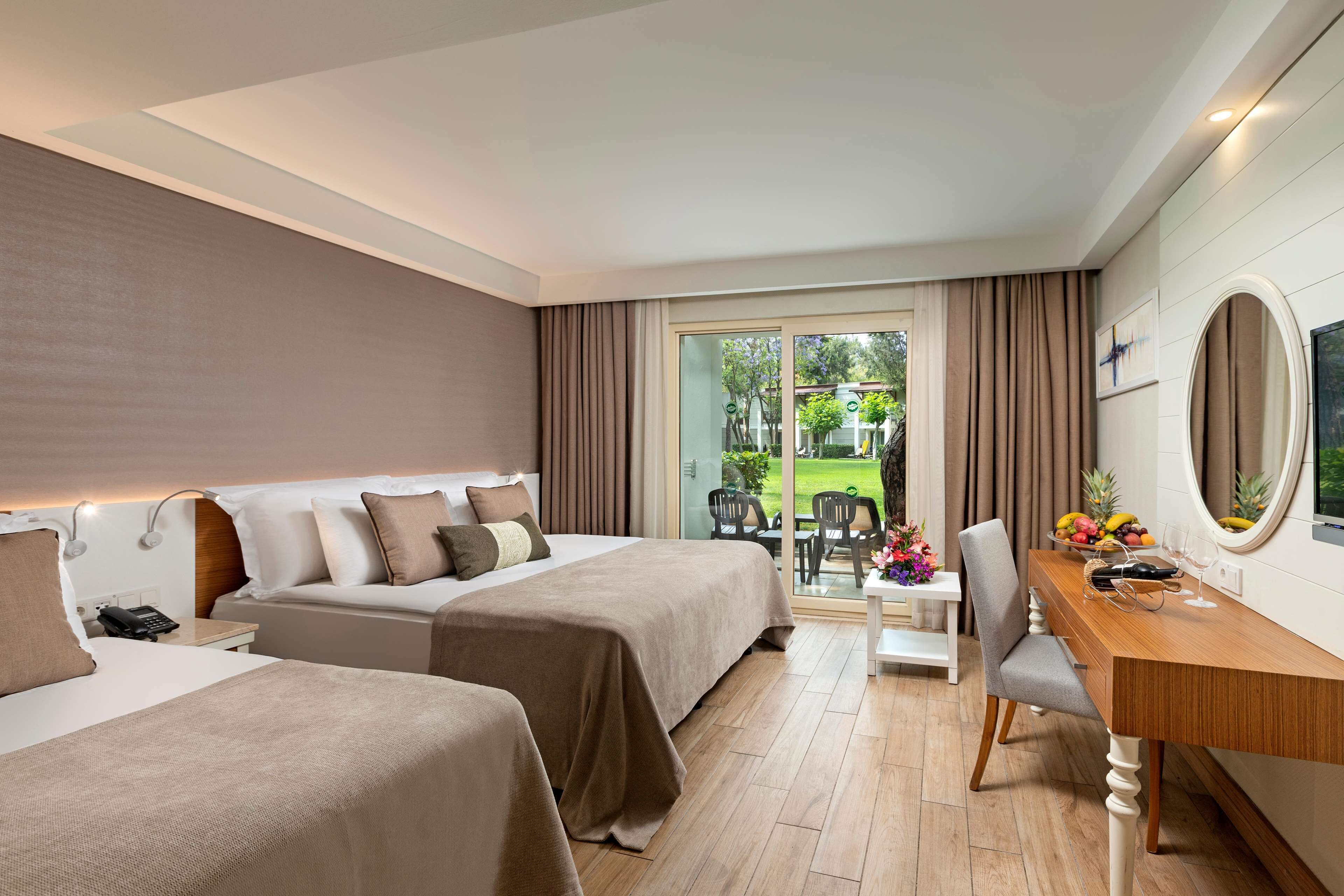 superior room | premium bedding, free minibar, in-room safe, desk