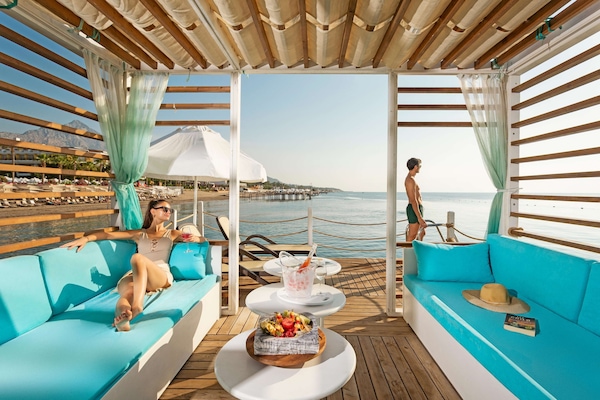 Private beach, sun loungers, beach umbrellas, beach towels