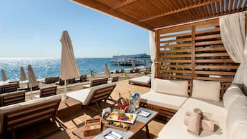 Private beach, sun loungers, beach umbrellas, beach towels